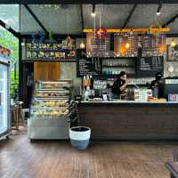 Made in BLUE cafe & bistro คาเฟ่สไตล์ธรรมชาติ