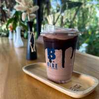 Made in BLUE cafe & bistro คาเฟ่สไตล์ธรรมชาติ