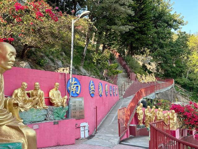วัดหมื่นพุทธ - Ten Thousand Buddhas Monastery
