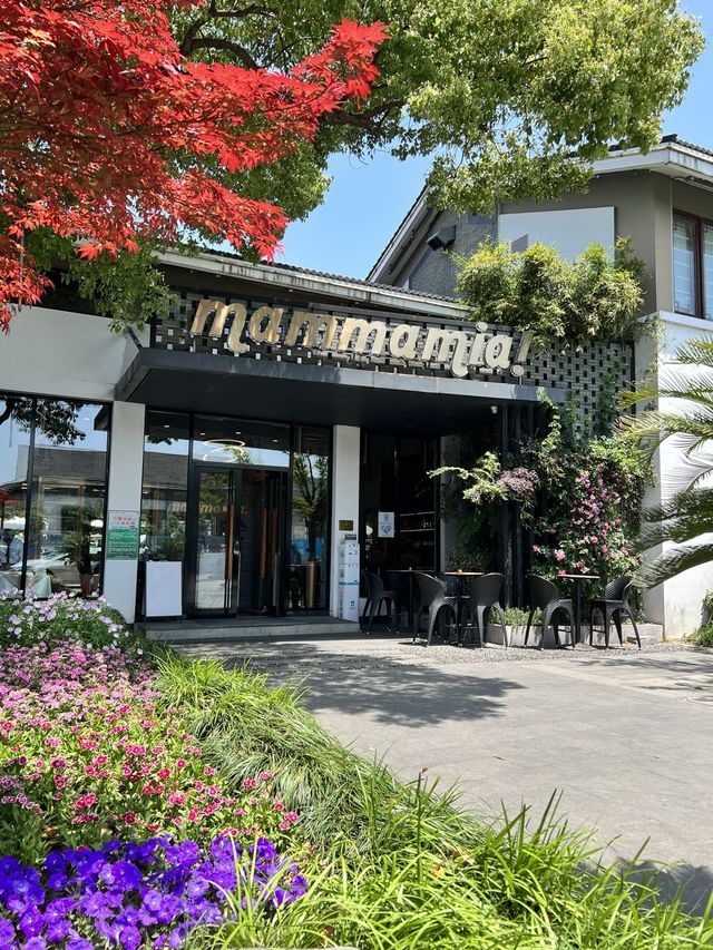 アジアで美味しいピザ店Top50に選ばれたイタリア人オーナーの人気店