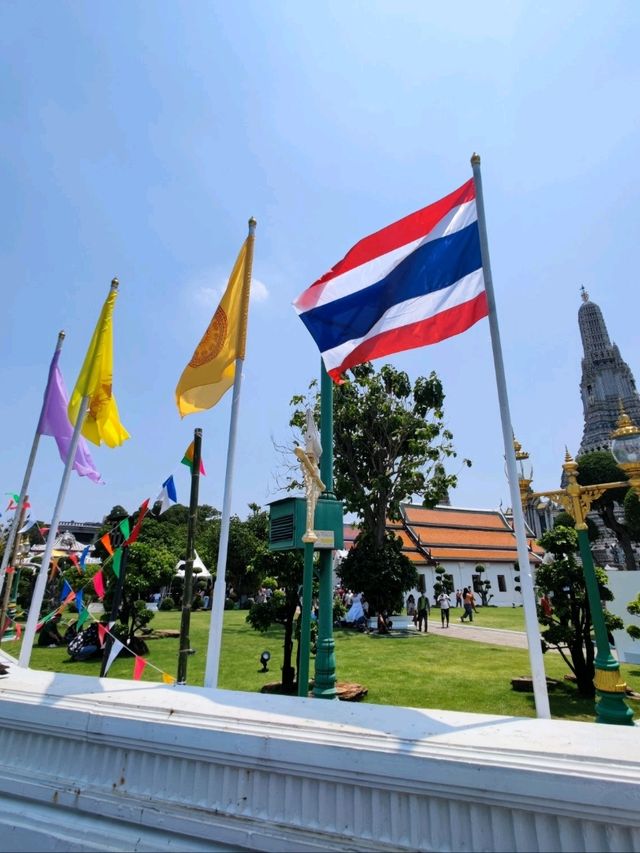 Dawn's Beacon: The Mesmerising Wat Arun
