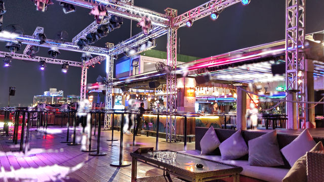 ญาจาง Roof Top Night life