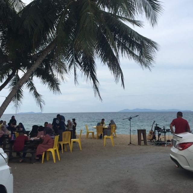 Delicious seafood, extraordinary beach view!