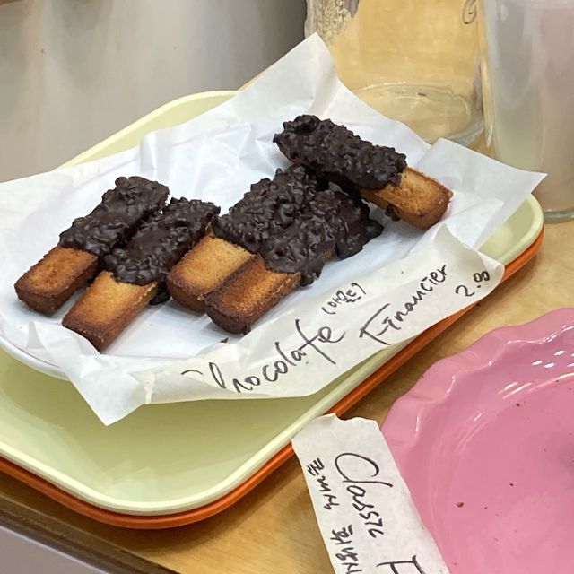 뉴진스 맛집으로도 유명한 투리틀베이커스
