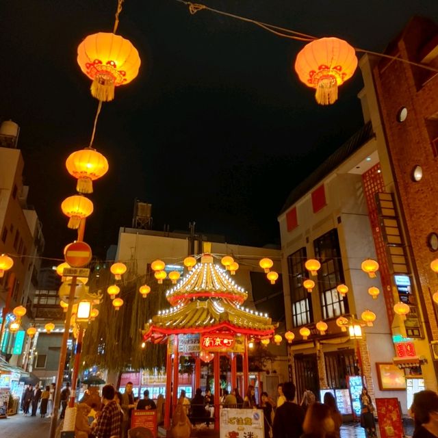 ライトアップが綺麗！夜の元町中華街