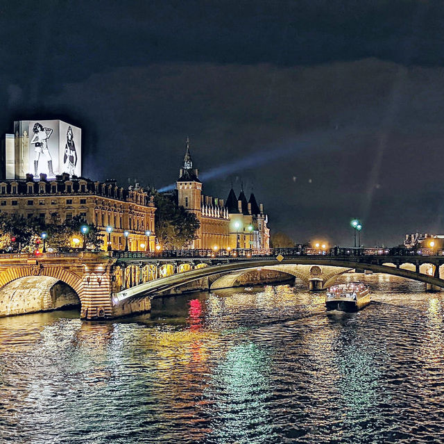 A must-visit: Seine River in Paris, France 🇫🇷