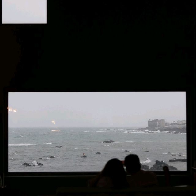 [제주] 비오는날 가만히 앉아 바라보는 바다 뷰 카페 "슬로보트"