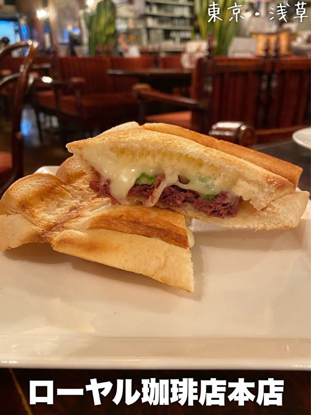 浅草！名物アスパラ入りコンビーフのホットサンド