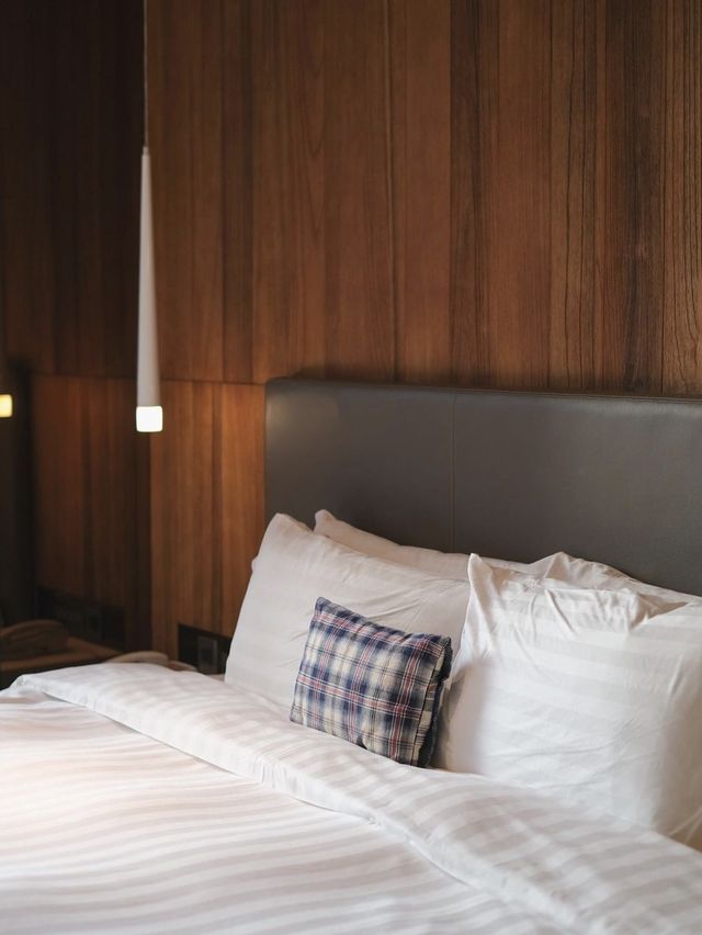 「Home Hotel」：純淨驚艷套房，市中心機能佳！