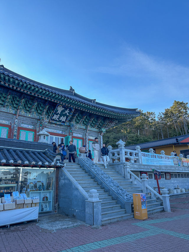 세계적으로 유명한 부산 바닷가 절, 해동용궁사