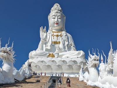 タイ観光】白い大きな観音像がある観光スポット！ | Trip.com Mae Yao