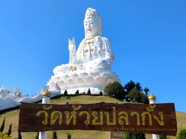 【タイ観光】白い大きな観音像がある観光スポット！