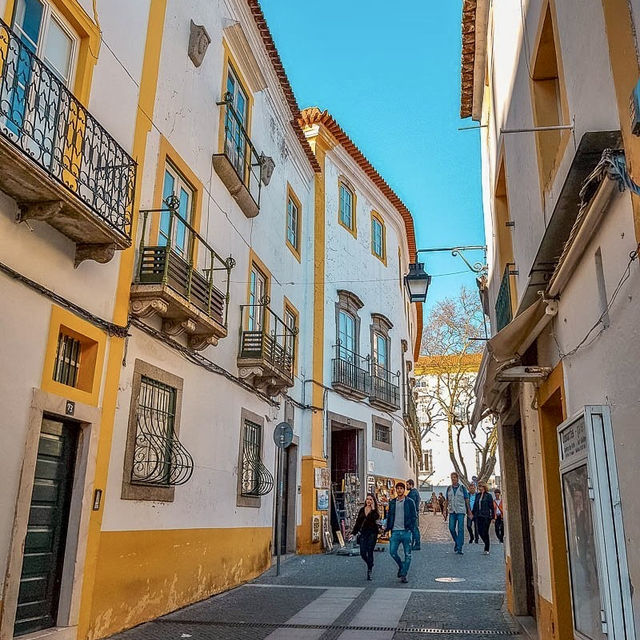 🩵 Exploring the philosophical and inspiring Evora! 🏰✨