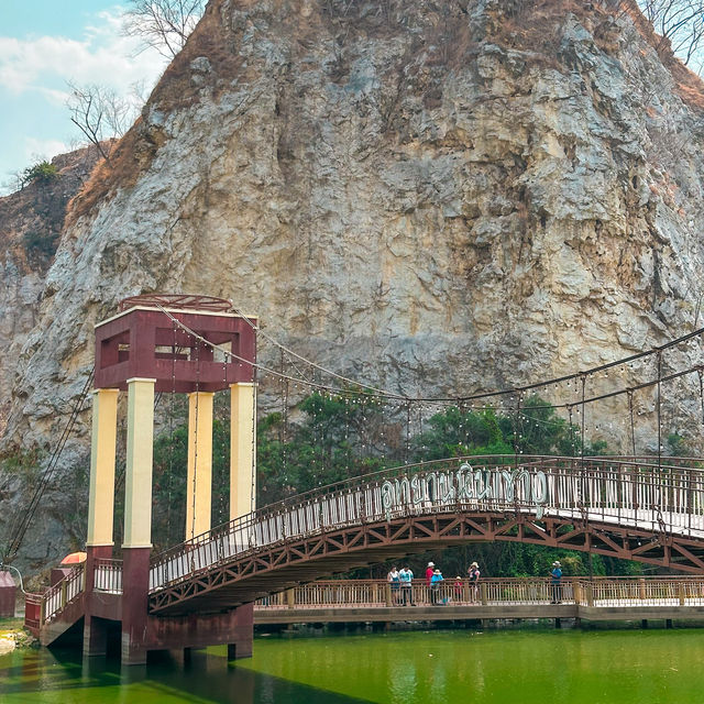 อุทยานหินเขางู (Khao Ngu Stone Park) 