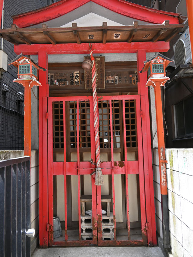 【玉尾稲荷神社/東京都】日本橋のビルの谷間に鎮座する