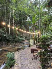 คาเฟ่ฟิลกู๊ดริมลำธาร