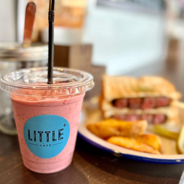 LITTLE+CAFE ร้านขายแซนด์วิชในเมืองเทนริ