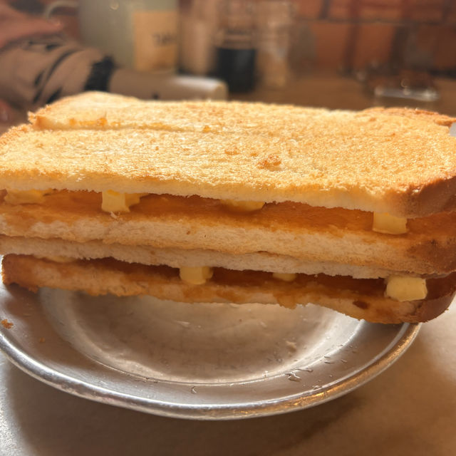 Taste of Tradition: White Coffee Delight at Tasik Cermin, Ipoh