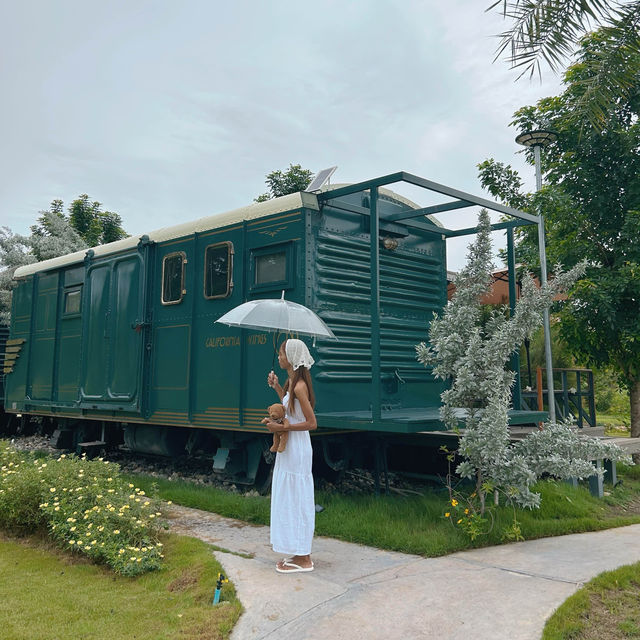 หน้าฝนไปนอนโบกี้รถไฟที่กาญจนบุรี 🚃🍃🌧️