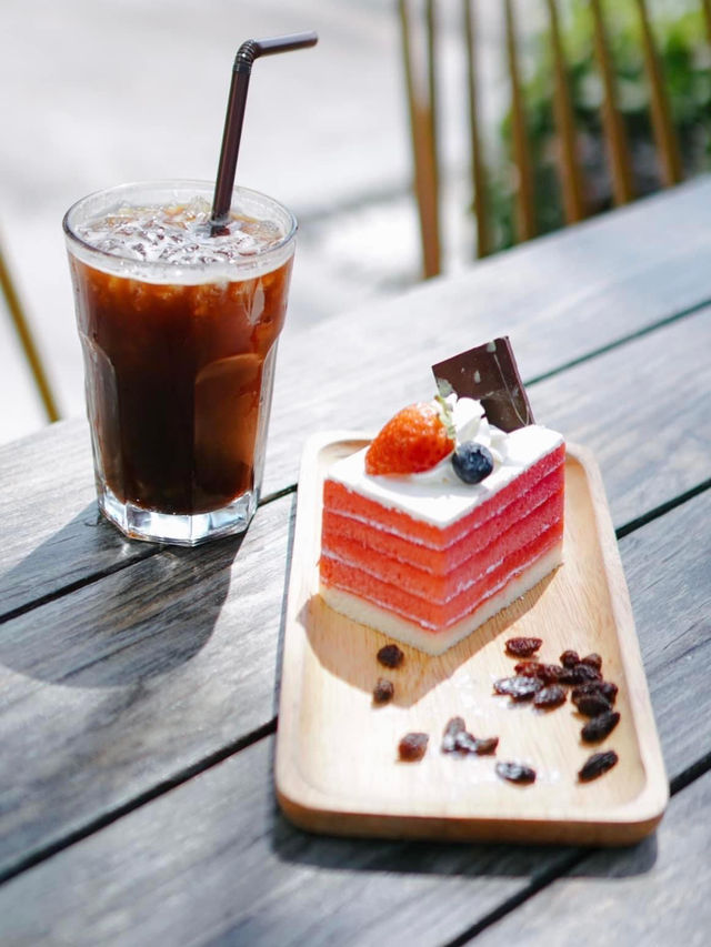 🍵 ร้านกาแฟริมหาดจอมเทียน