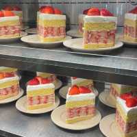 【韓国/釜山】イチゴがたっぷり入ったショートケーキ🍰