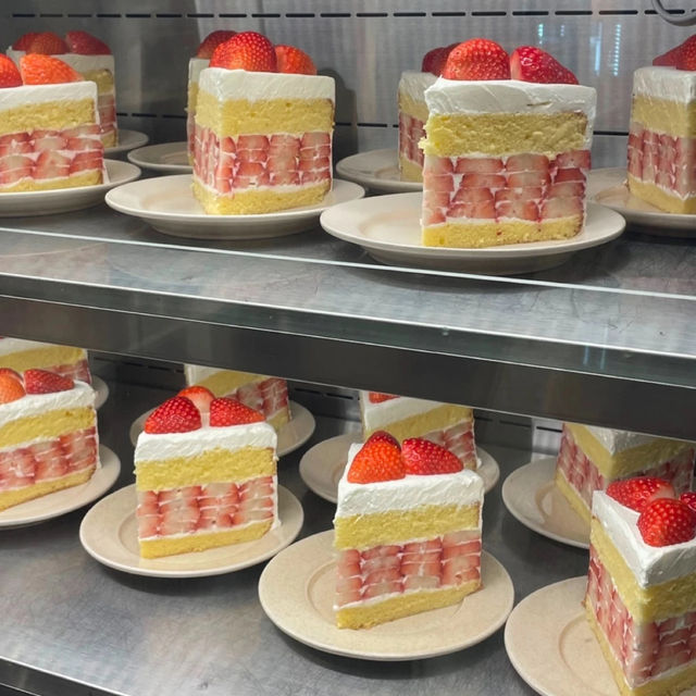 【韓国/釜山】イチゴがたっぷり入ったショートケーキ🍰
