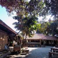 DUMUK BARETO | A SUNDANESE RESTAURANT WITH A VINTAGE TOUCH,OR "BARETO"