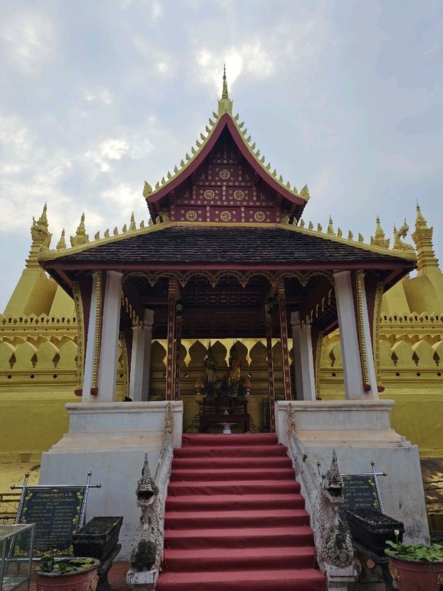 สัมผัสความงามของสปป.ลาว ณ พระธาตุหลวงเวียงจันทน์