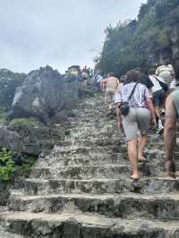 ベトナム北部の絶景の秘境ニンビン！歴史的な遺産をサイクリング！