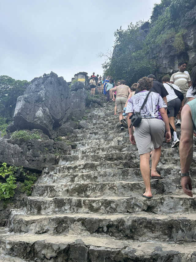 ベトナム北部の絶景の秘境ニンビン！歴史的な遺産をサイクリング！