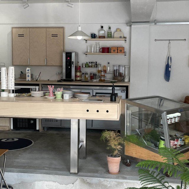 本当は教えたくない隠れ家カフェ"happy peace coffee Club"☕️  本当は教えたくない隠れ家カフェ"happy peace coffee Club"☕️