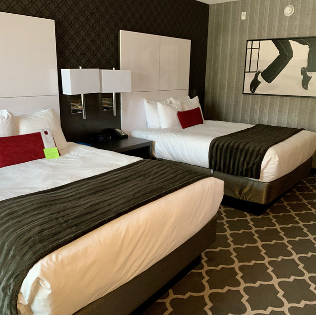"Elvis Lover's Haven: A Stay at the Guest House at Graceland"