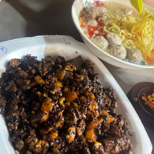 Singapore Famous Hawker Local Food at 85 Bedok. 