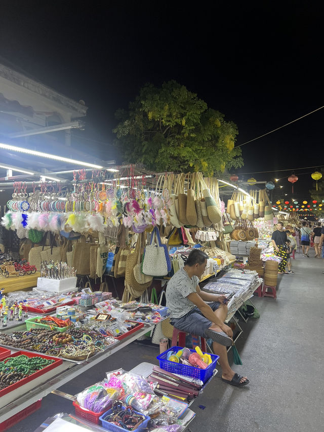 เดินเที่ยวชอปปิ้งเพลินที่ถนนคนเดินฮอยอัน 🇻🇳👋🏻