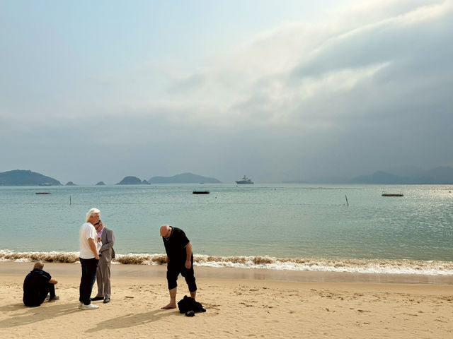 홍콩 여행에서 손쉽게 만날 수 있는 멋진 바다, 리펄스베이 해변.