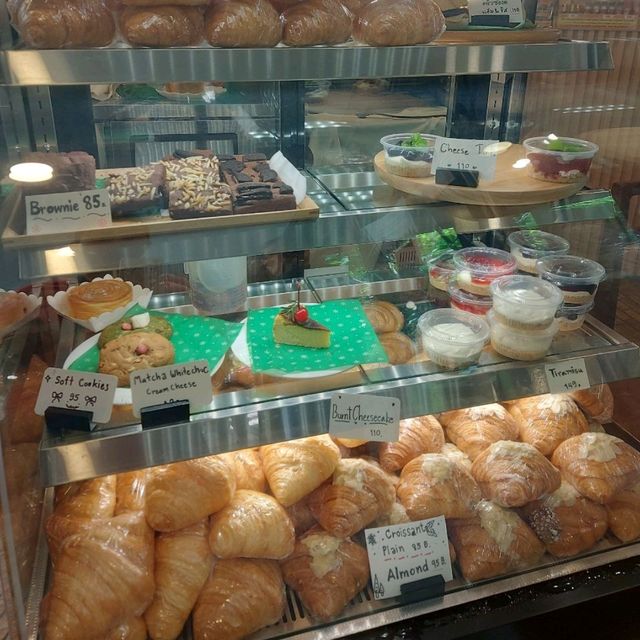 จะดื่มกาแฟ จะทานอาหาร ก็มา T(h)ree Mountain Cafe'