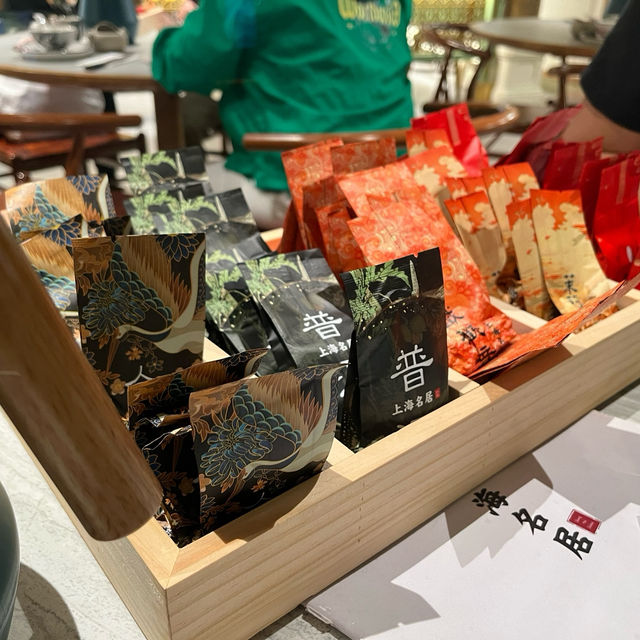 走進古雅的上海名居。細味經典上海美食