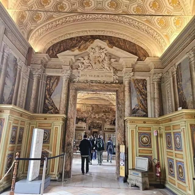 [ヴァチカン]ローマ市内の独立国ヴァチカンの美術館[ヴァチカン美術館]