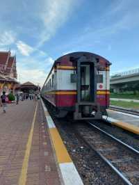 นั่งรถไฟเที่ยวหัวหินกัน