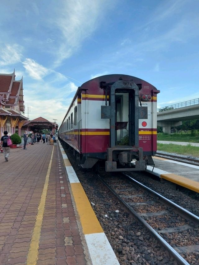 นั่งรถไฟเที่ยวหัวหินกัน