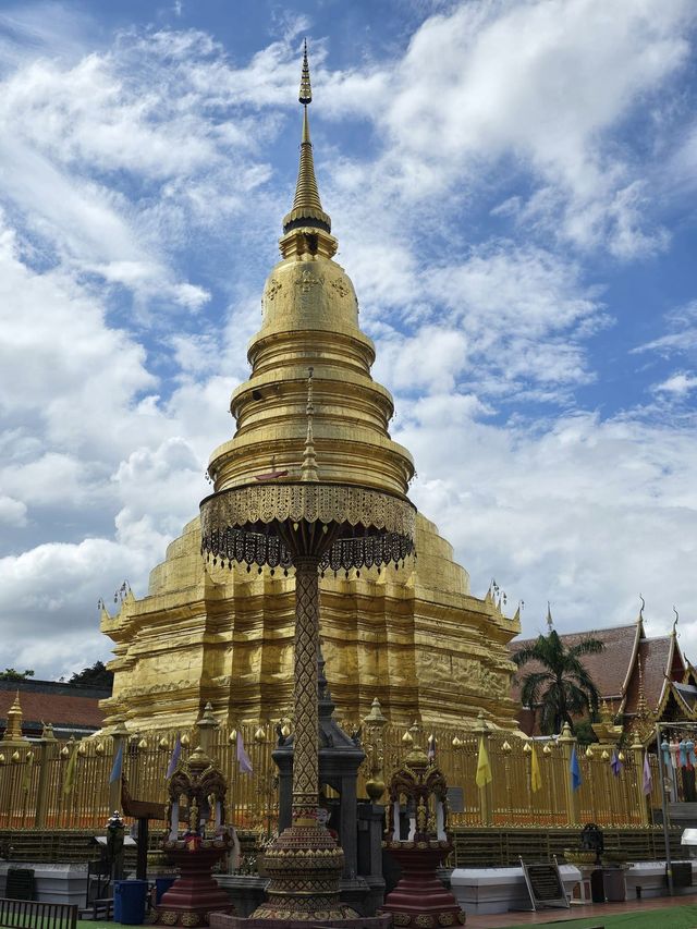 เทศกาลโคมแสนดวงที่เมืองลำพูน