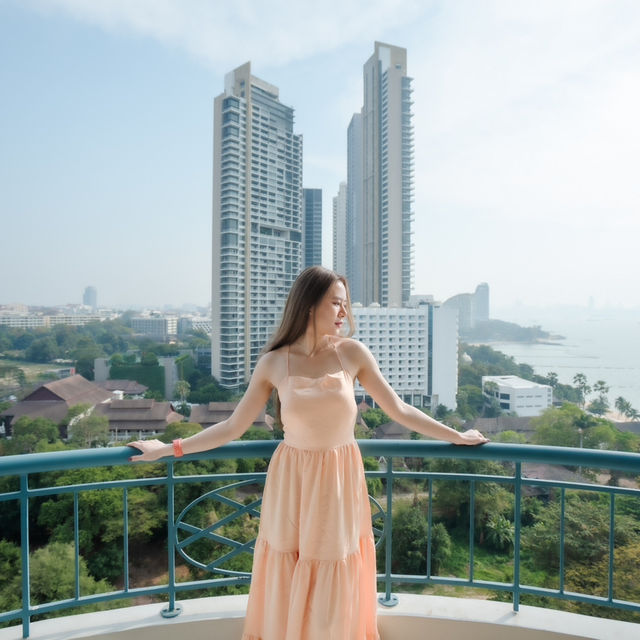 🏝️นอนพัทยาชิลๆ แบบติดหาด สระว่ายน้ำกว้าง 