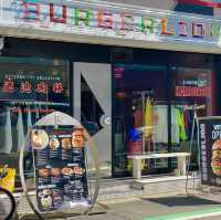 【大阪/肥後橋】宇宙船のようなスペイシー空間なハンバーガー屋さん