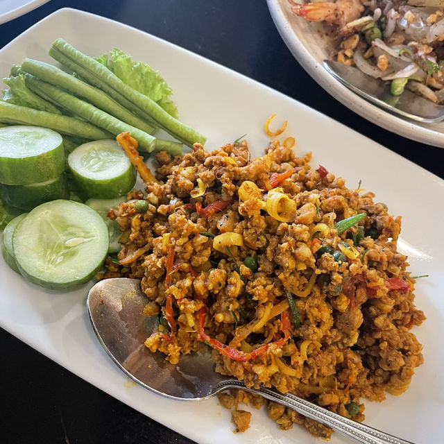 วันจันทร์ ร้านอาหารใต้ ให้ความรู้สึกทานข้าวที่บ้าน