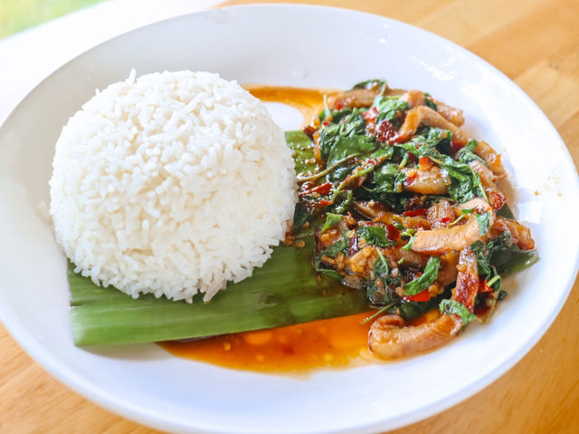 ร้านอร่อย “แซบเคียงสวน” 🍽️ สุพรรณบุรี