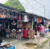 Handcrafted Wonders: Discovering Sarikei Market’s Traditional Treasures!