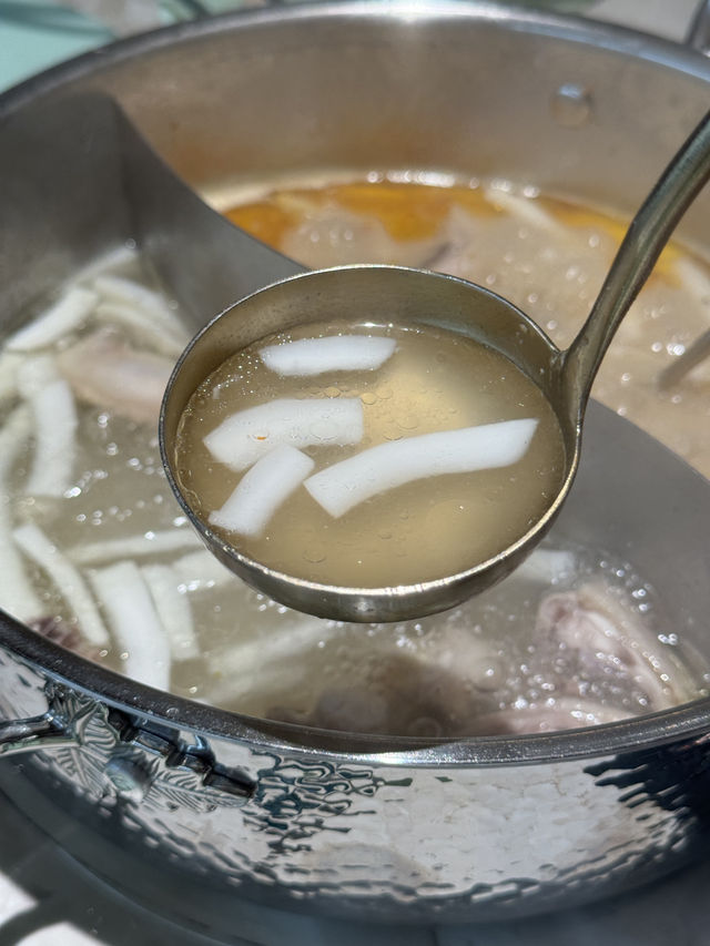 《真椰水椰子雞鍋》