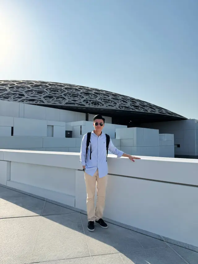 🚶🏻‍♂️ Musee Du Louvre in Desert?! 