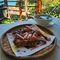 探索深圳南澳的一天：美人魚拍攝地與懸崖海景餐廳的美食之旅