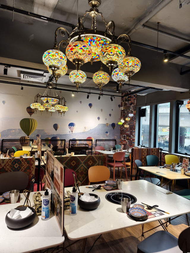 銅鑼灣土耳其風裝修火鍋店，餃子拼盤有驚喜